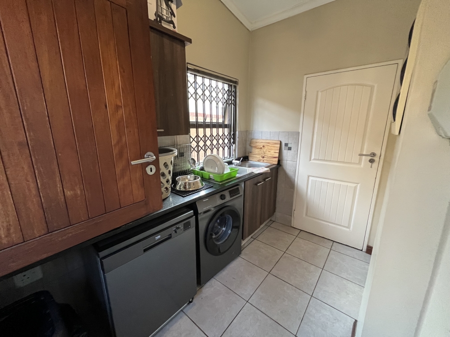 To Let 3 Bedroom Property for Rent in Waterval East North West